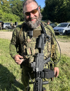 Adrien est un membre de la DTG Airsoft Adrien est un membre de la DTG Airsoft