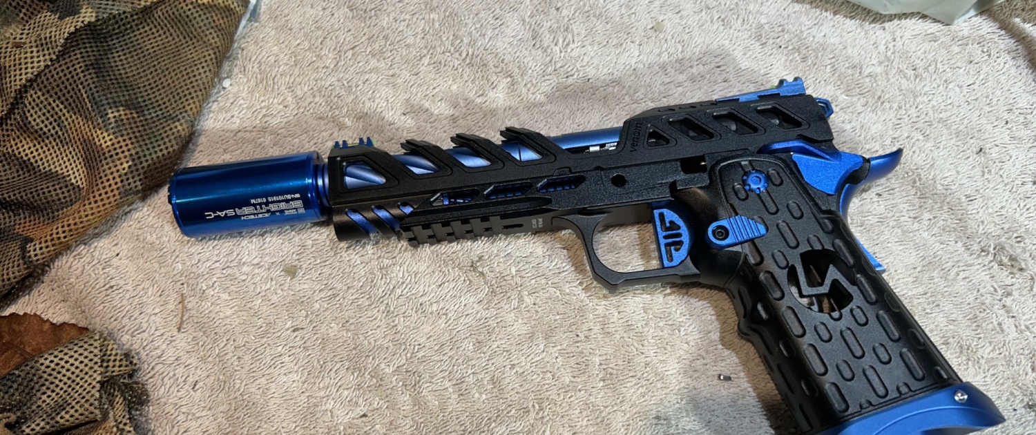 Montage de répliques sur mesure par un expert de la DTG