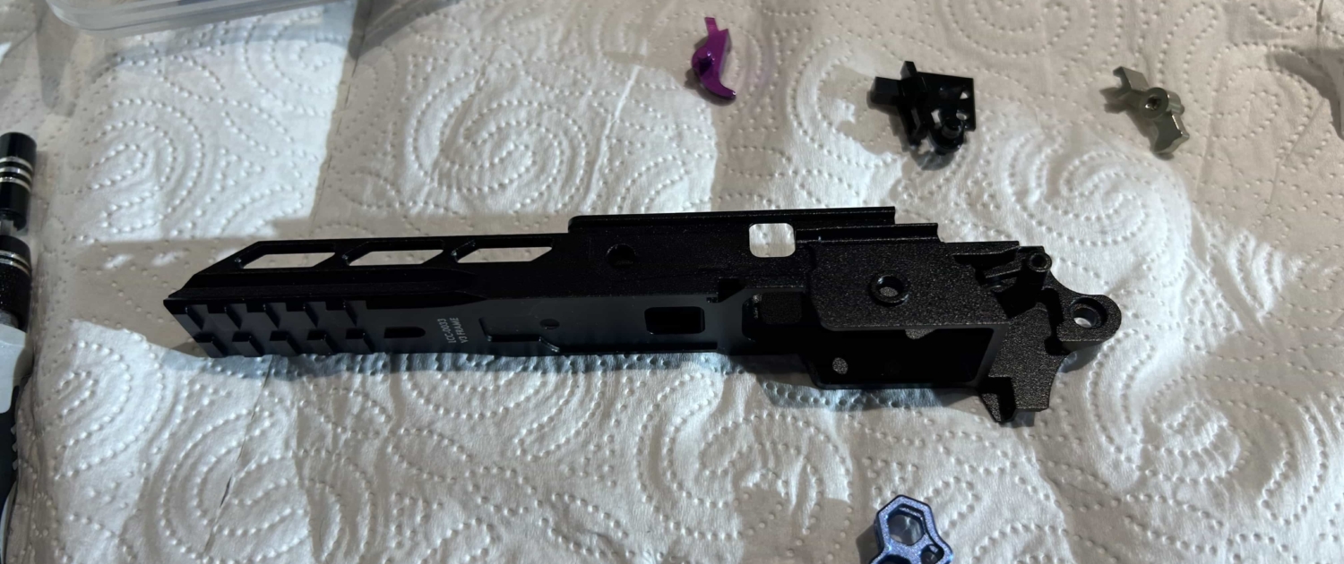 Montage de répliques sur mesure par un expert de la DTG