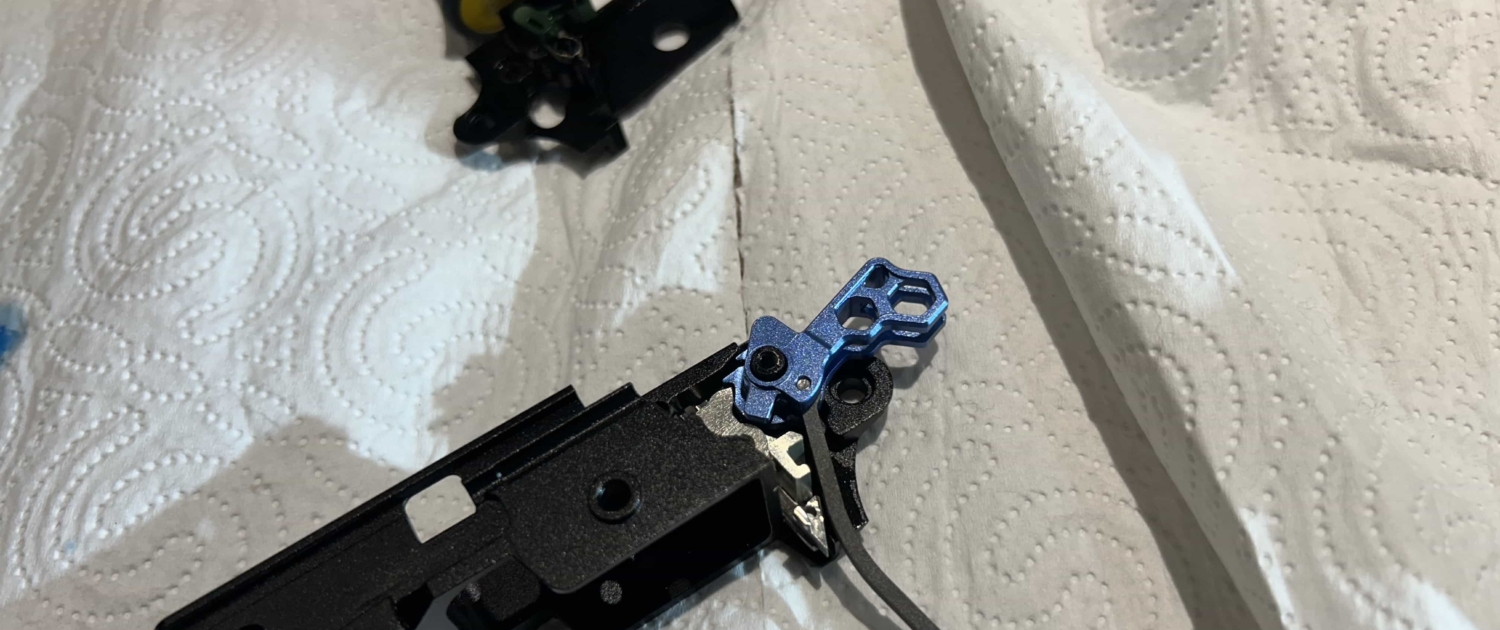 Montage de répliques sur mesure par un expert de la DTG