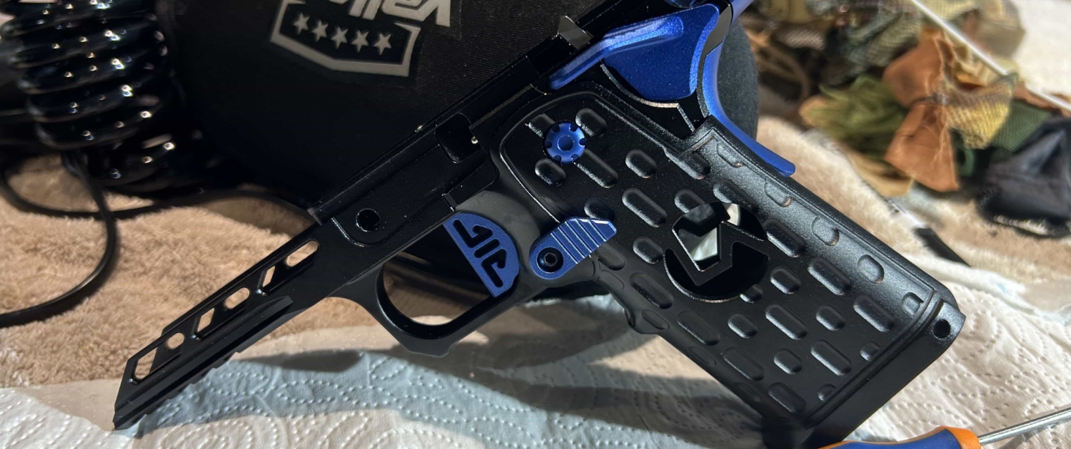 Montage de répliques sur mesure par un expert de la DTG