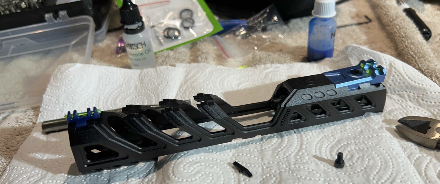 Montage de répliques sur mesure par un expert de la DTG